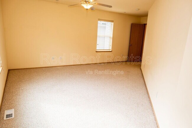 Building Photo - 1208 Burnside Pl