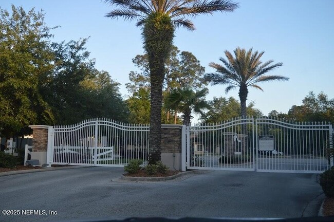 Building Photo - 2 bedroom in Jacksonville FL 32256