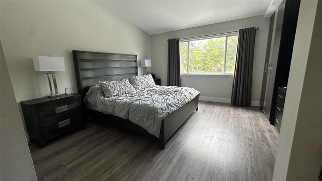 Building Photo - 4912 SW 31st Terrace