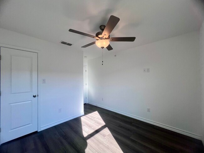 Building Photo - 9910 Bijan Dr