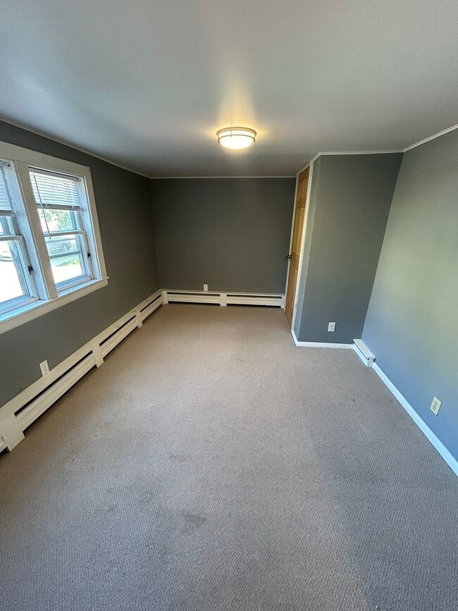 Building Photo - FOUR BEDROOM AVAILABLE - JUNE 1st, 2026