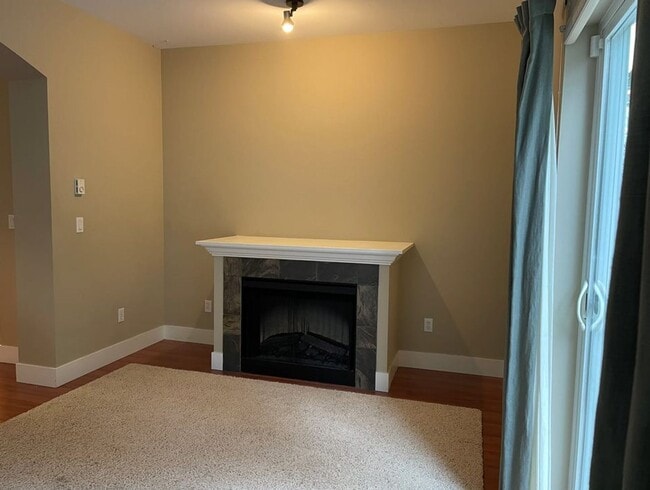 Building Photo - Stunning End Unit Townhome in desirable Redmond Ridge neighborhood; 2BD/2BA