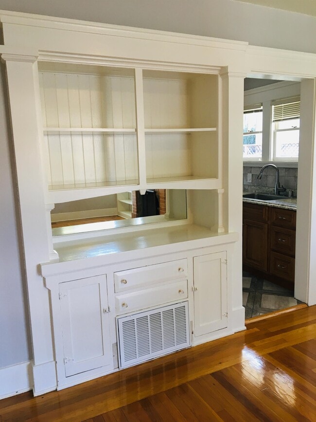 Building Photo - 1122 Channing Ave