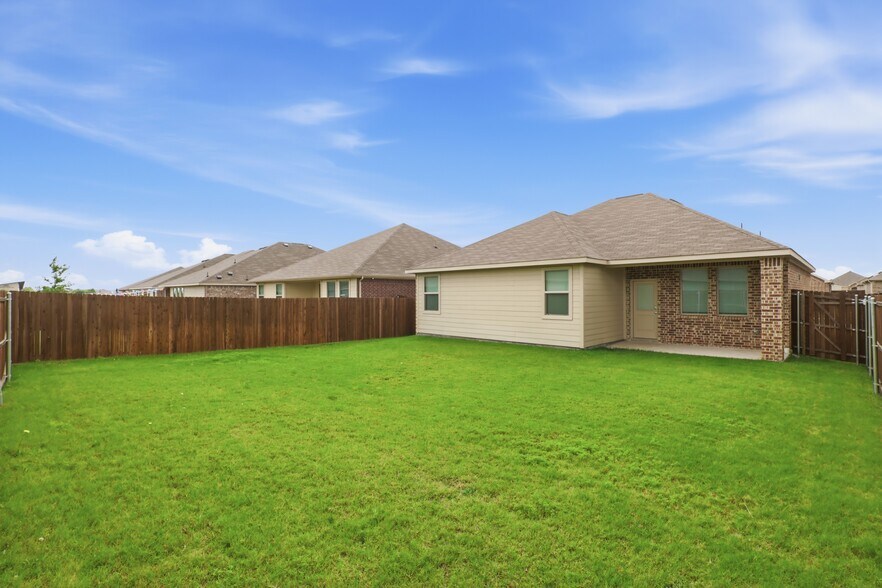 Building Photo - 5105 Greywing Dr