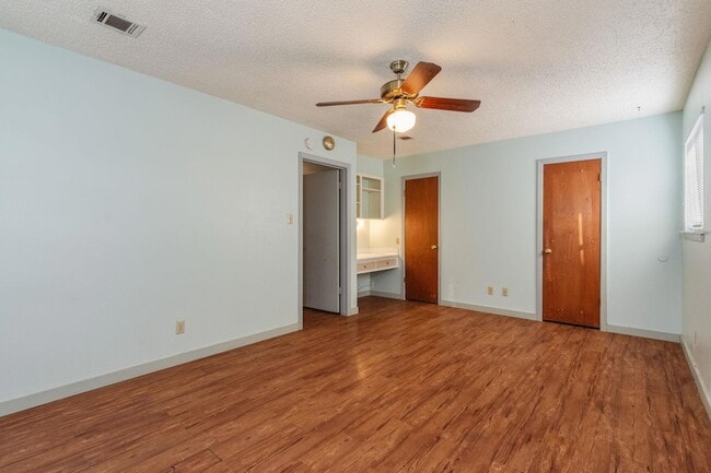 Building Photo - 8401 Tecumseh Dr