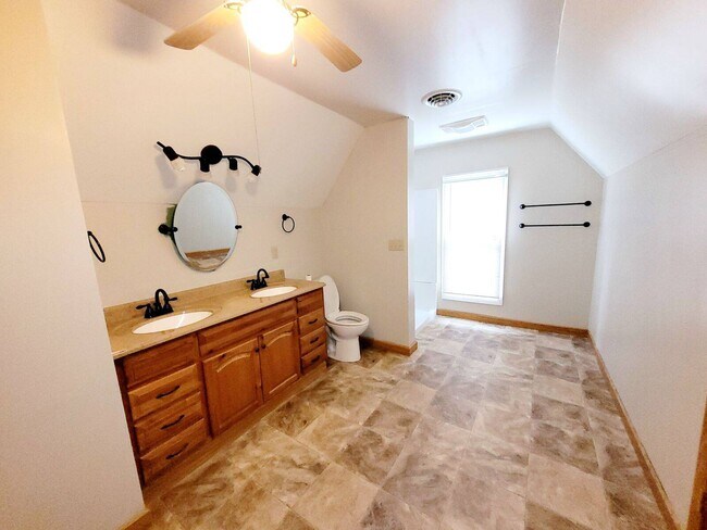 Building Photo - 103 W 1st Ave