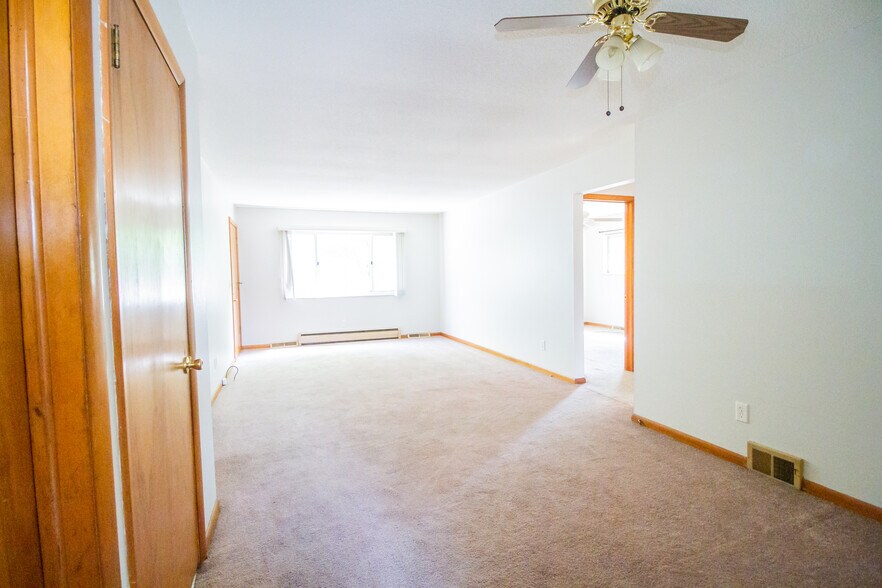 Building Photo - 3048 Carskaddon Ave