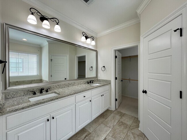 Building Photo - 17229 Ledgestone Dr