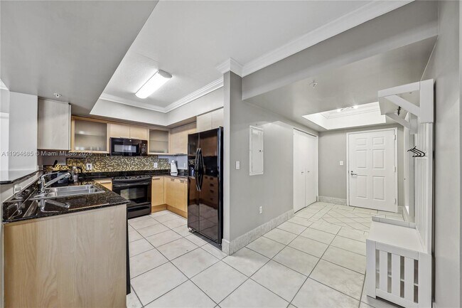 Building Photo - 16699 Collins Ave