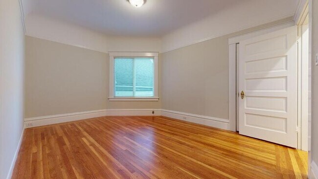 Building Photo - 464 8th Ave