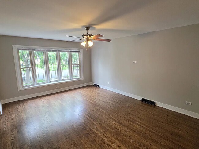 Building Photo - 9433 Massasoit Ave