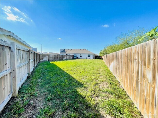 Building Photo - 14 Bella Costa Dr