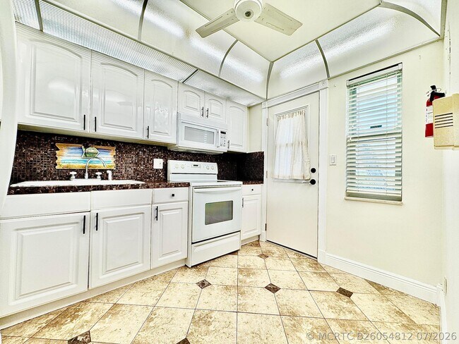 Building Photo - 2871 N Ocean Blvd