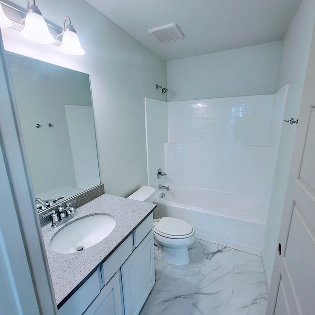 Building Photo - Stunning Townhomes!