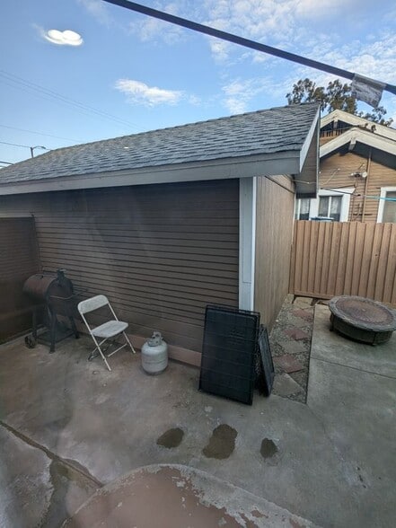 Building Photo - 616 E Opp St