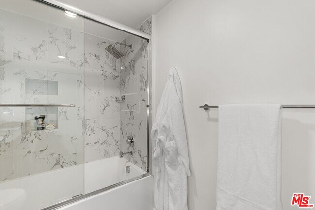 Building Photo - 4806 Sylmar Ave