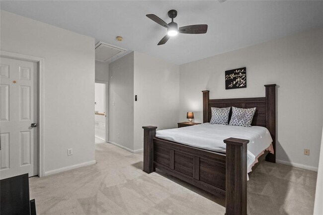 Building Photo - 15806 Virginia Fern Way