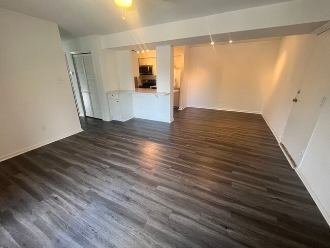 Interior Photo - Oak Park Manor