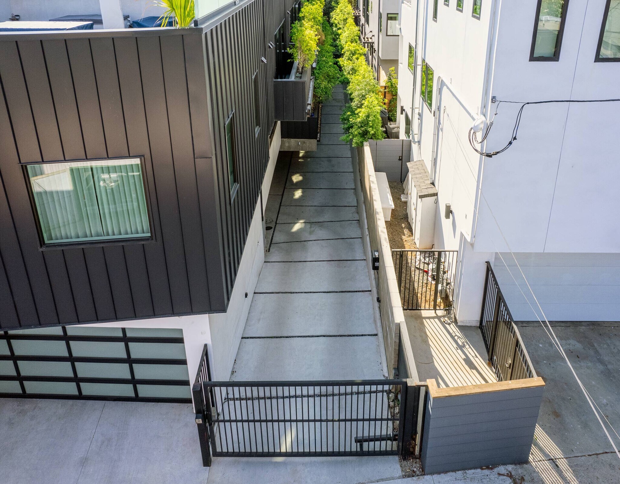 Building Photo - 330 Rennie Ave