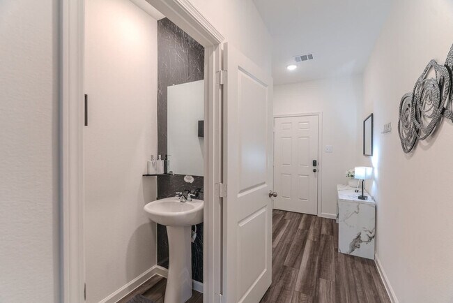 Building Photo - 10314 Woodwick St