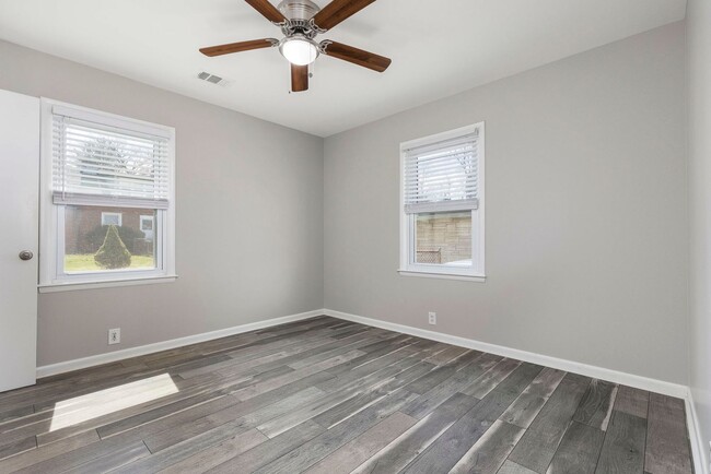 Building Photo - 8508 Westport Road (Briarwood/ East Louisv...