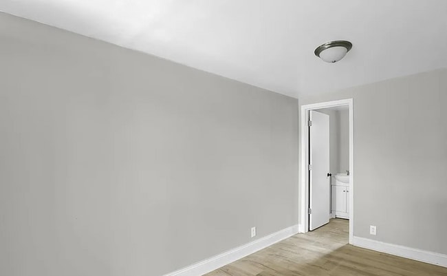 Building Photo - Ideal for Families or Roommates: 4BR/3BA Lakefront Home with Dual Private Suites