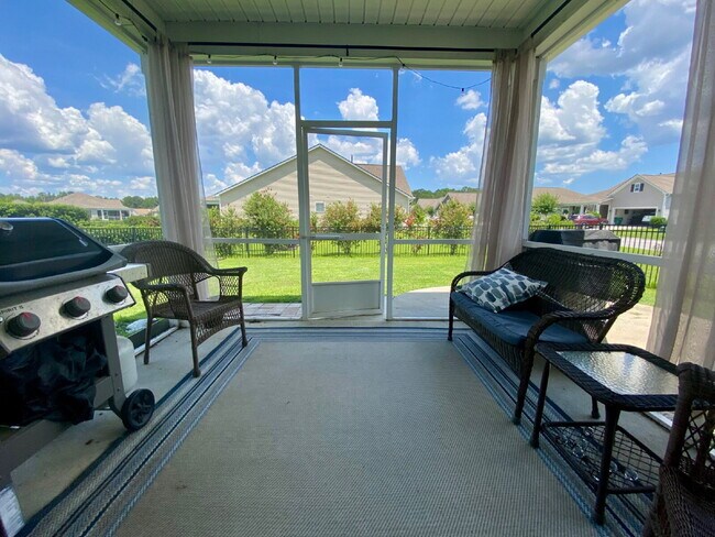 Building Photo - Ranch Style, Four Bedroom Home in Mill Creek!