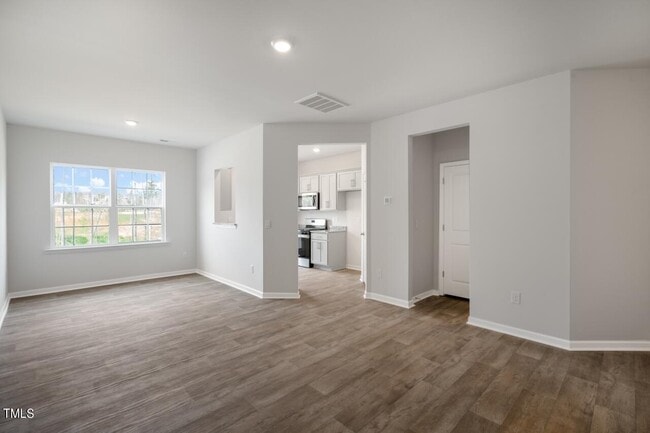Building Photo - 3 Bedroom Townhome with Garage for Rent