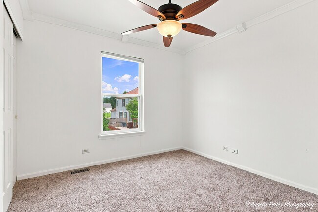 Building Photo - 10570 Wing Pointe Dr