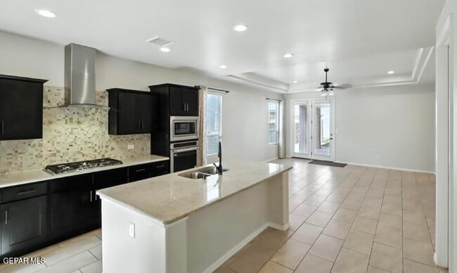 Building Photo - 1126 Gaitan St