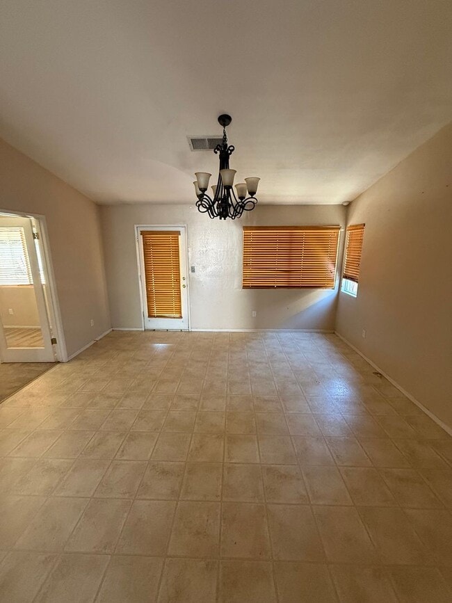 Building Photo - Charming 4-Bedroom Home in Emerald Estates