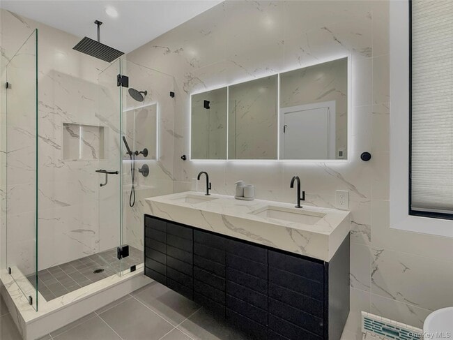 Building Photo - 12 Hudson River Ln