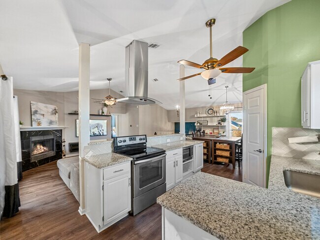 Building Photo - 2301 Summit Dr