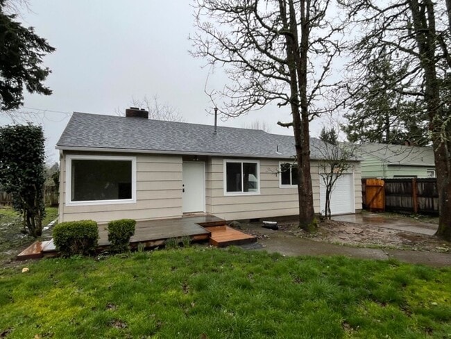 Primary Photo - AVAILABLE NOW!!! Spacious 2bd/1ba House w/...