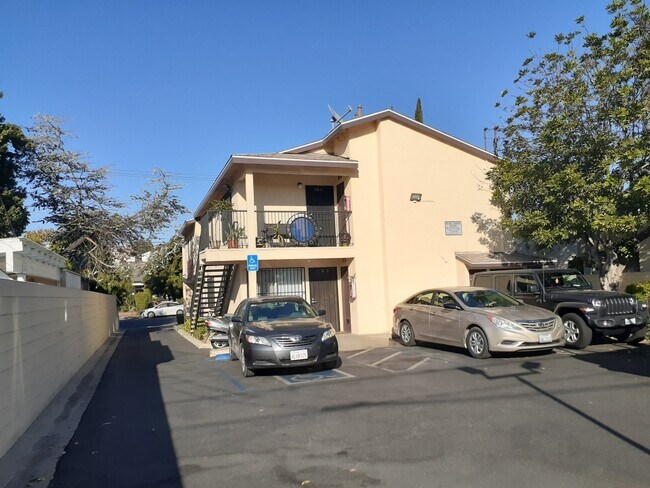 Building Photo - 3910 Montclair St