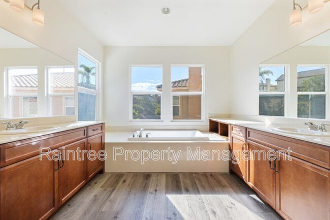 Building Photo - 1735 Avenida Regina