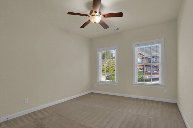 Building Photo - Luxury Living in Meadowvale – 4BR/3.5BA Duplex with Over 2,800 Sq Ft