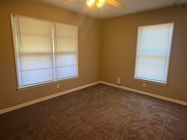 Building Photo - 4718 Alamo Dr