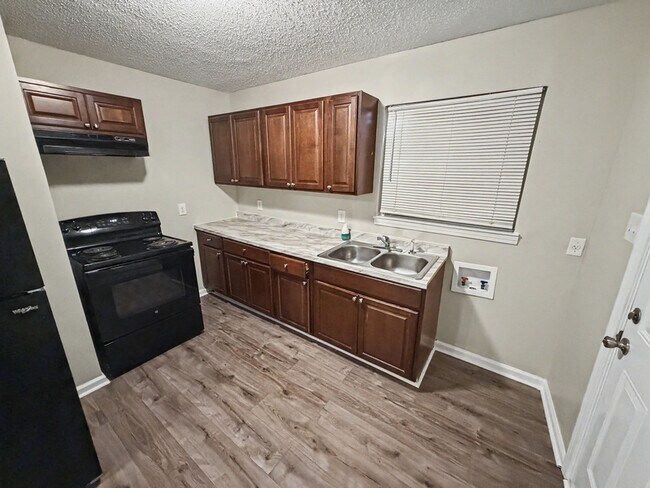 Building Photo - 4551 Sunny View Dr