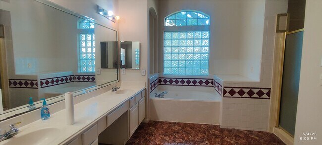 Building Photo - 3302 E Cedar Hollow Dr
