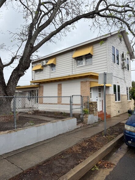 Building Photo - 219 E 3rd St