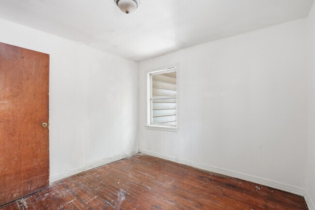 Building Photo - 7827 Rugby Ave