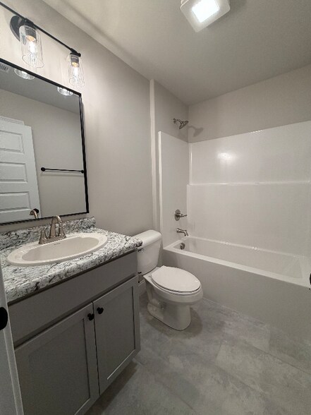 Building Photo - 2615 Parkers Mdw Ln