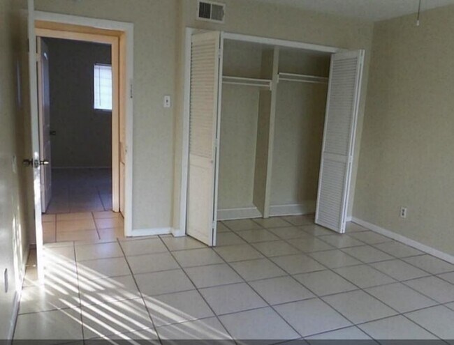 Building Photo - 3931 Rosebud Dr