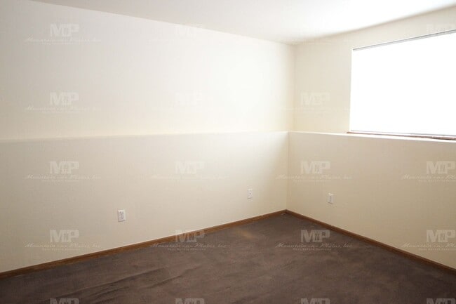 Building Photo - 520 S Howes St