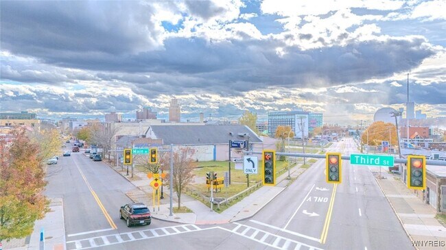 Building Photo - 530 Main St