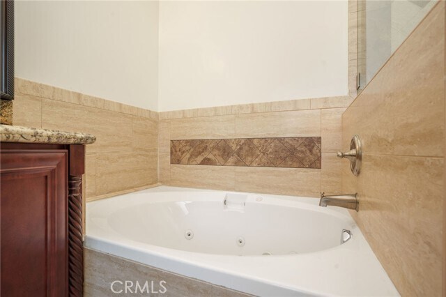 Building Photo - 2005 Robinson St