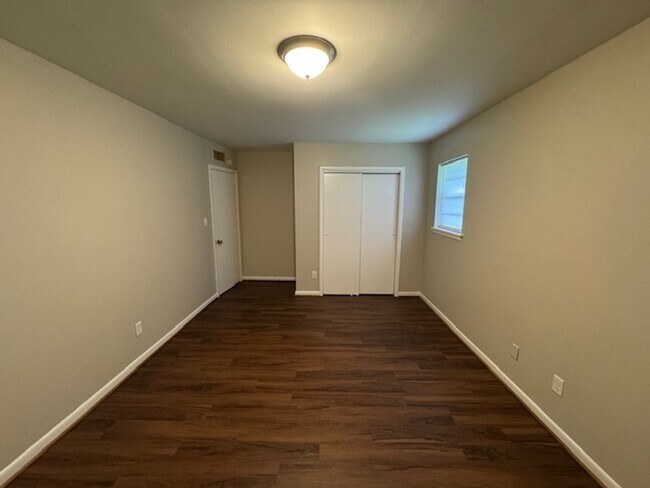Building Photo - $0 SECURITY DEPOSIT, $50 Visa Gift Card & ...