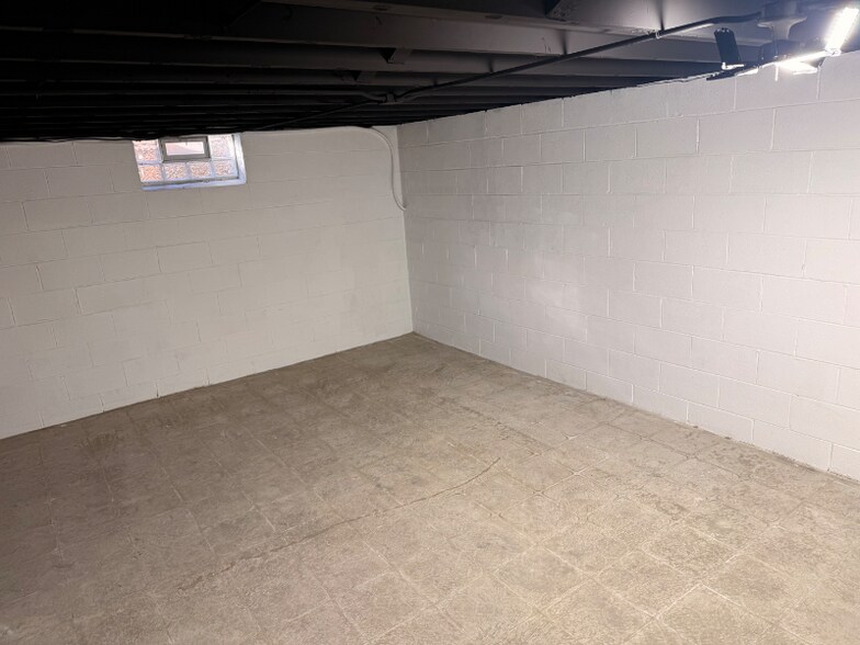 Building Photo - 12227 W Dearbourn Ave