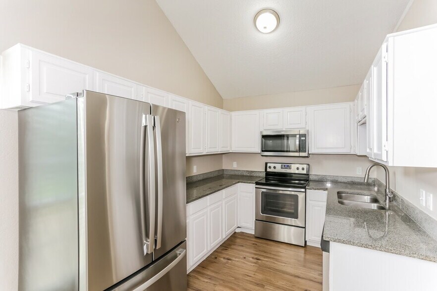 Building Photo - 2618 Butterfield Dr